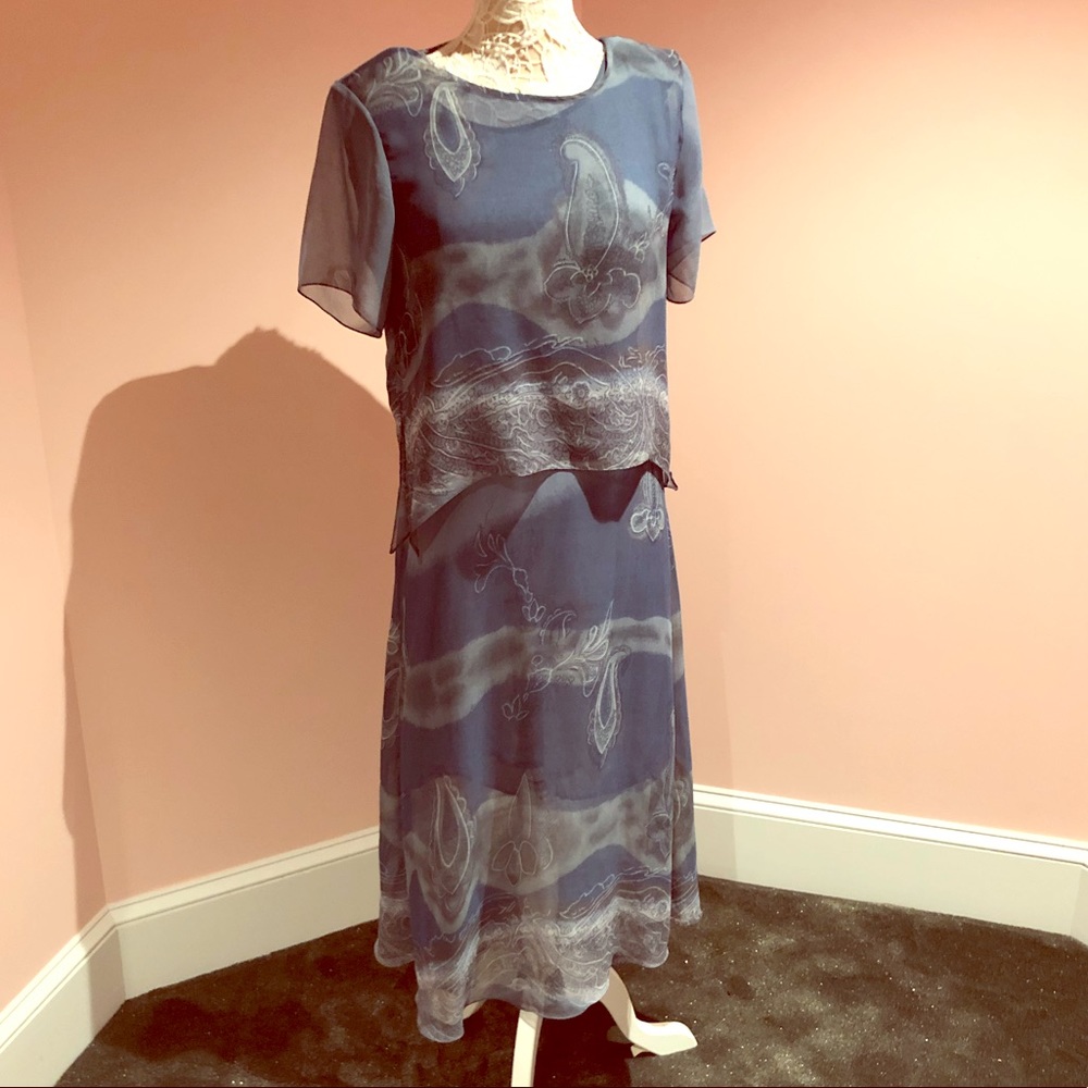 Pretty vintage flowing dress